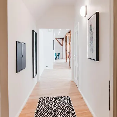 Big Design - Sleeps 12 - Location Daire