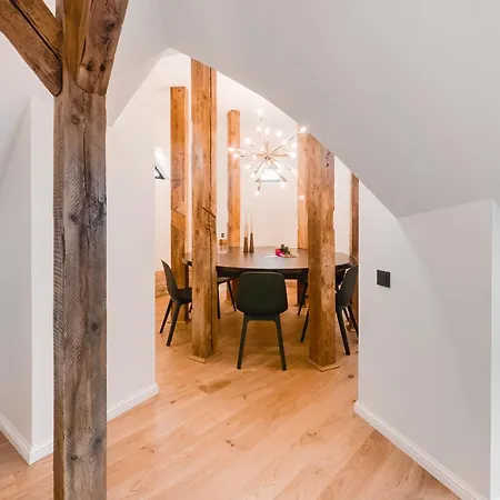 Daire Big Design - Sleeps 12 - Location