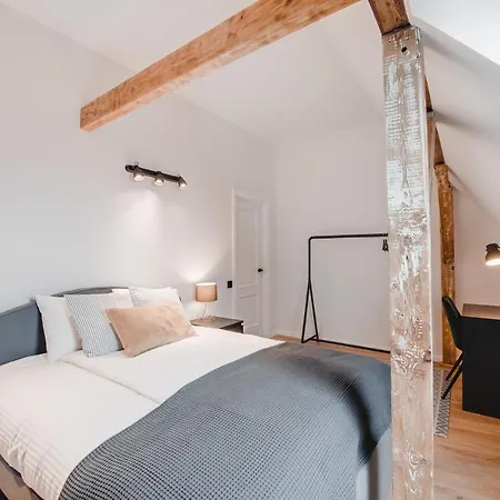 Big Design - Sleeps 12 - Location *