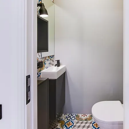 Big Design - Sleeps 12 - Location Daire