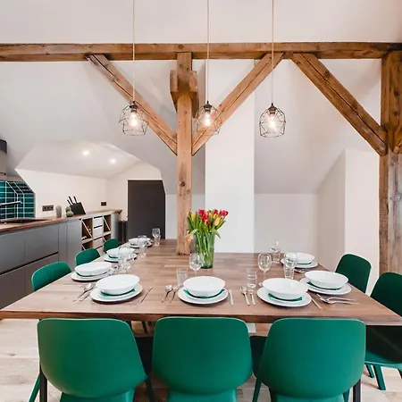 Daire Big Design - Sleeps 12 - Location