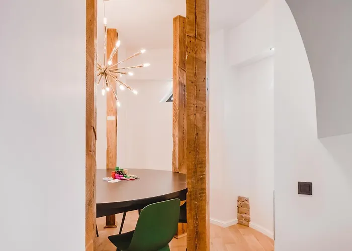 Big Design - Sleeps 12 - Location