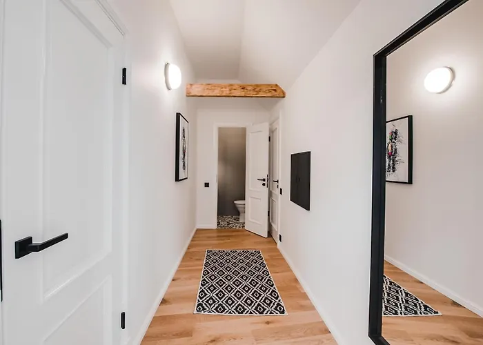 Big Design - Sleeps 12 - Location *