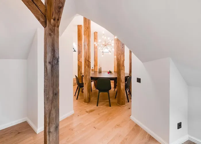 Dzīvoklis Big Design - Sleeps 12 - Location