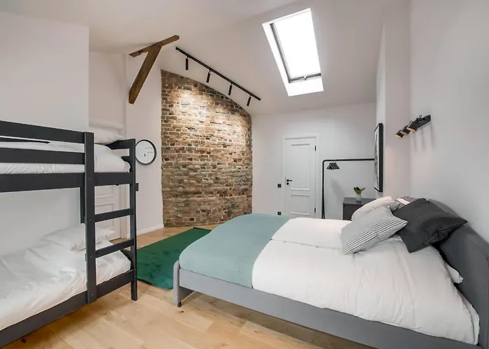 Big Design - Sleeps 12 - Location Dzīvoklis Riga