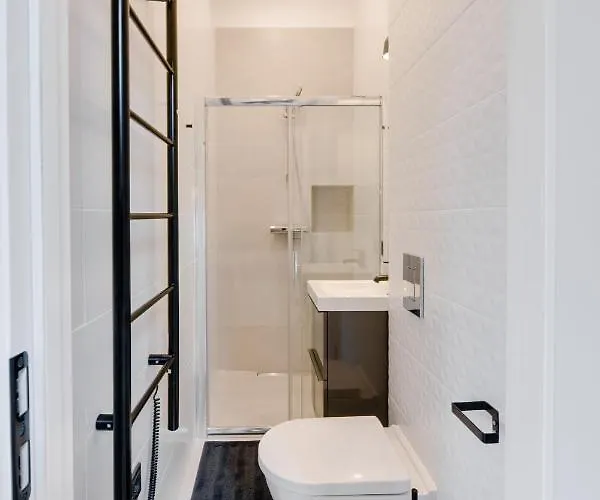 Dzīvoklis Big Design - Sleeps 12 - Location *