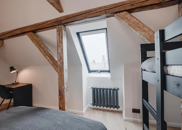 Big Design - Sleeps 12 - Location *