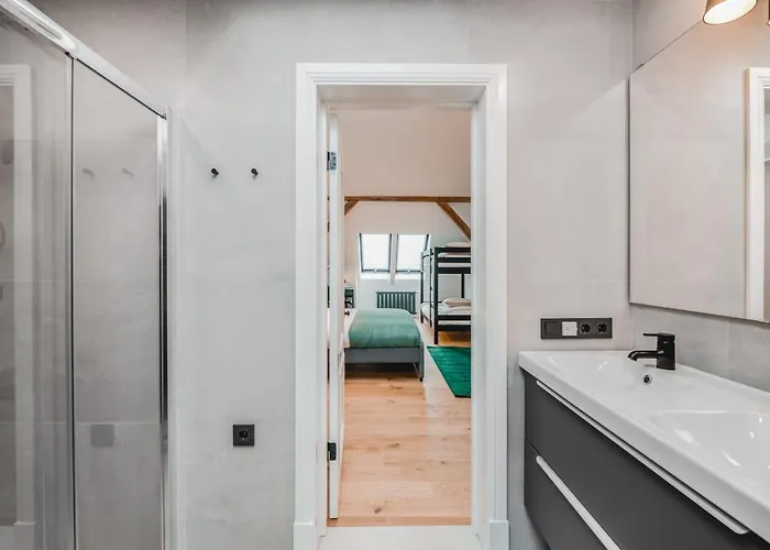 Big Design - Sleeps 12 - Location