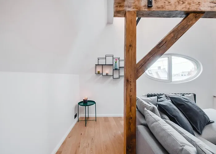 Dzīvoklis Big Design - Sleeps 12 - Location *