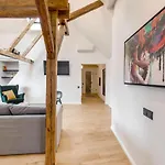 Big Design - Sleeps 12 - Location Riga