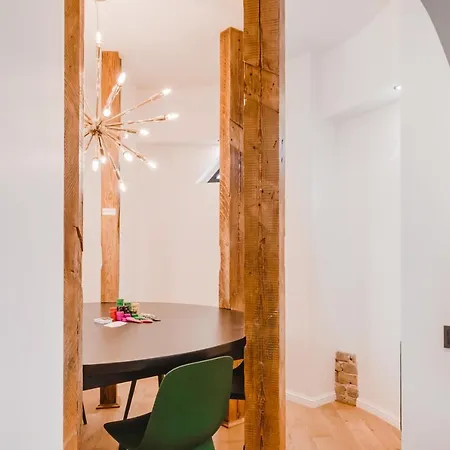 Big Design - Sleeps 12 - Location