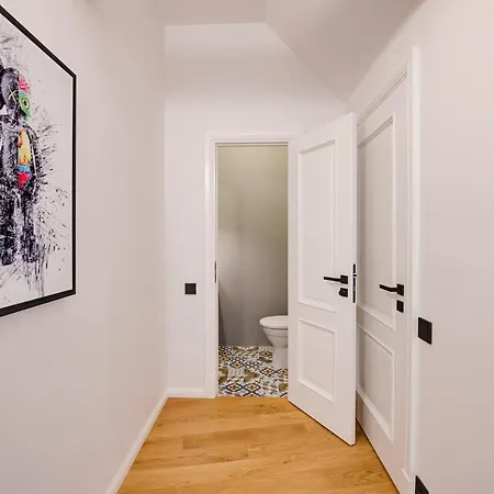 Big Design - Sleeps 12 - Location