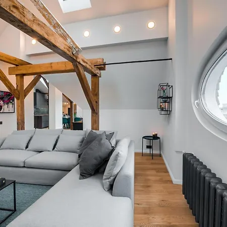 Big Design - Sleeps 12 - Location Apartmán