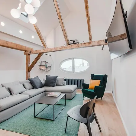 Big Design - Sleeps 12 - Location Apartmán