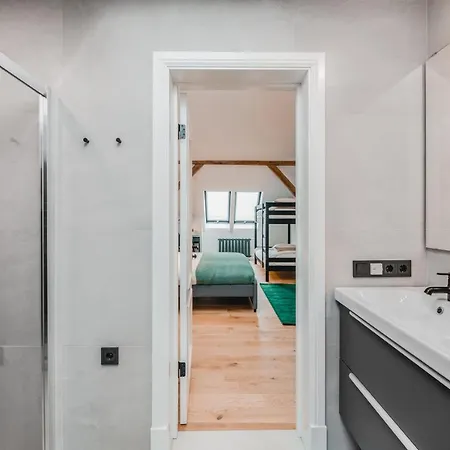 Big Design - Sleeps 12 - Location