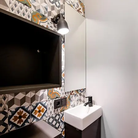 Big Design - Sleeps 12 - Location Riga