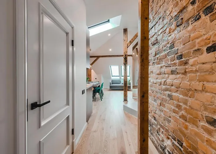 Apartment Big Design - Sleeps 12 - Location *