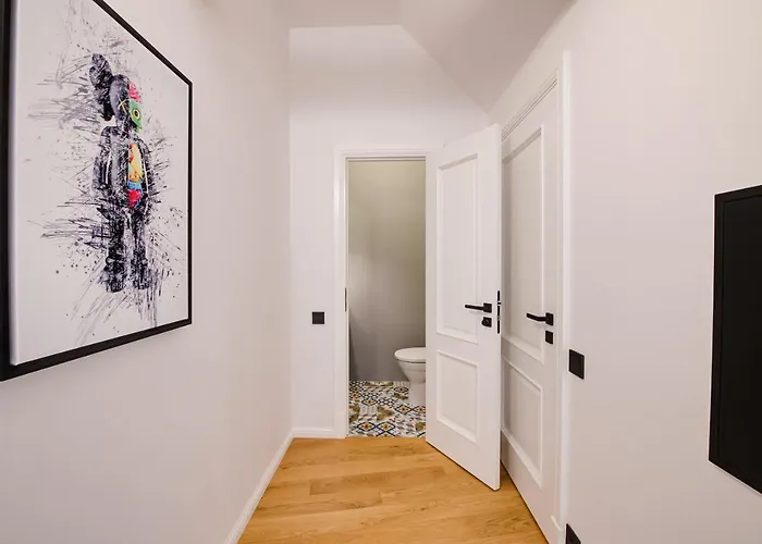 Big Design - Sleeps 12 - Location