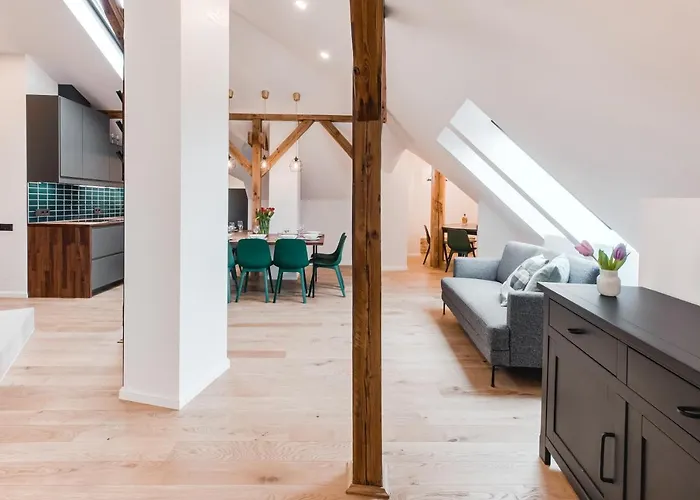 Apartment Big Design - Sleeps 12 - Location