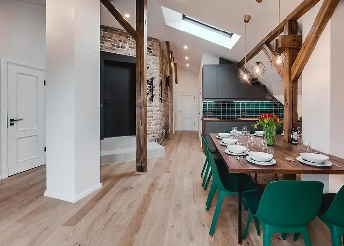 Big Design - Sleeps 12 - Location *