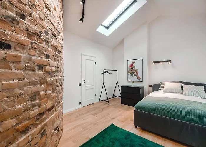 Apartment Big Design - Sleeps 12 - Location