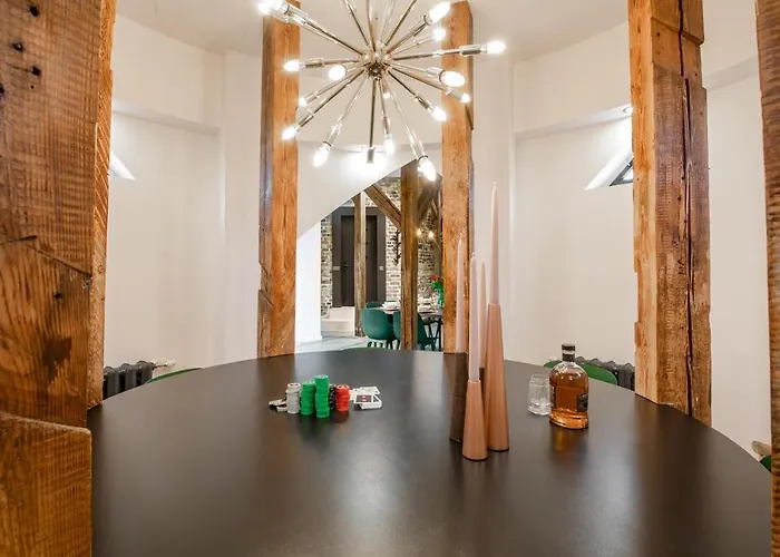 Apartment Big Design - Sleeps 12 - Location *