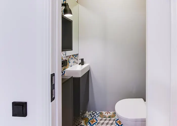 Big Design - Sleeps 12 - Location Apartment