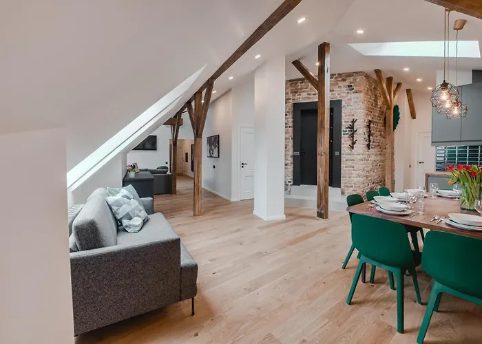 Big Design - Sleeps 12 - Location Apartment Riga