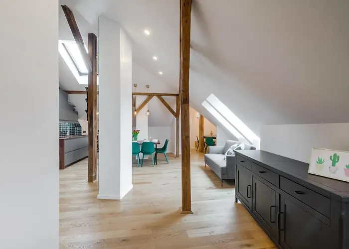 Apartment Big Design - Sleeps 12 - Location