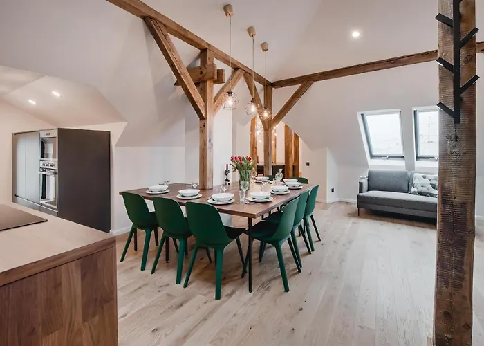 Apartment Big Design - Sleeps 12 - Location *