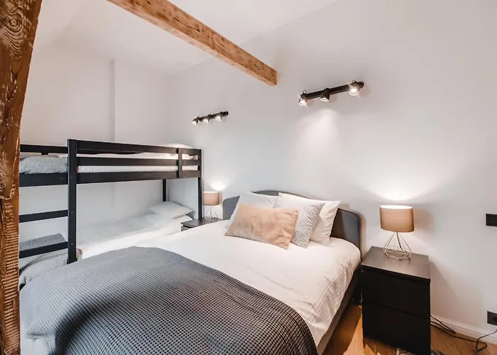 Big Design - Sleeps 12 - Location Apartment