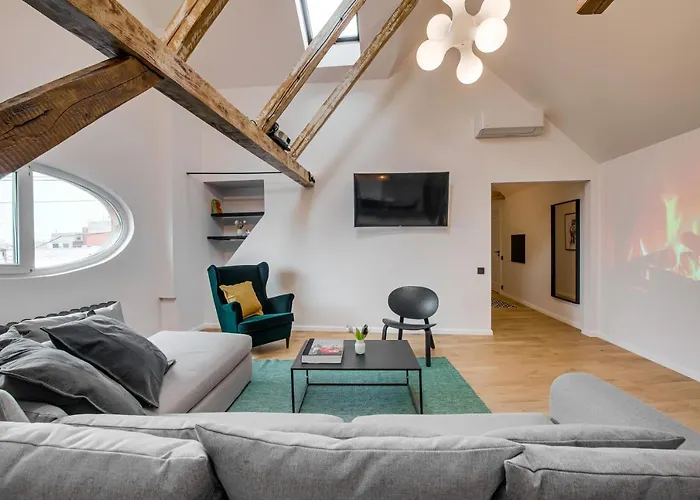 Big Design - Sleeps 12 - Location Apartment *