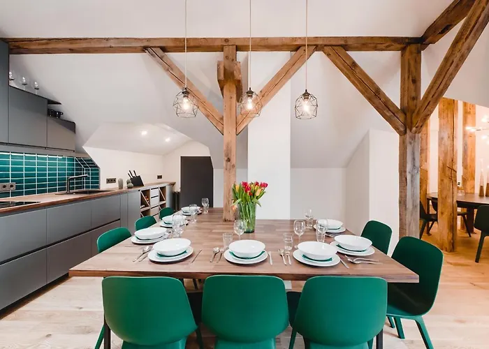 Apartment Big Design - Sleeps 12 - Location