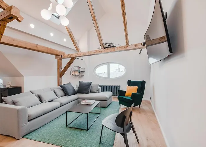 Big Design - Sleeps 12 - Location Apartment