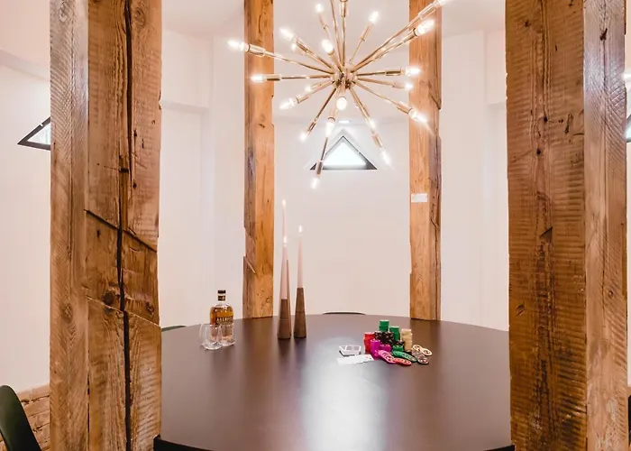 Big Design - Sleeps 12 - Location