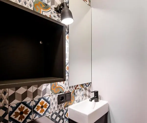 Big Design - Sleeps 12 - Location Riga