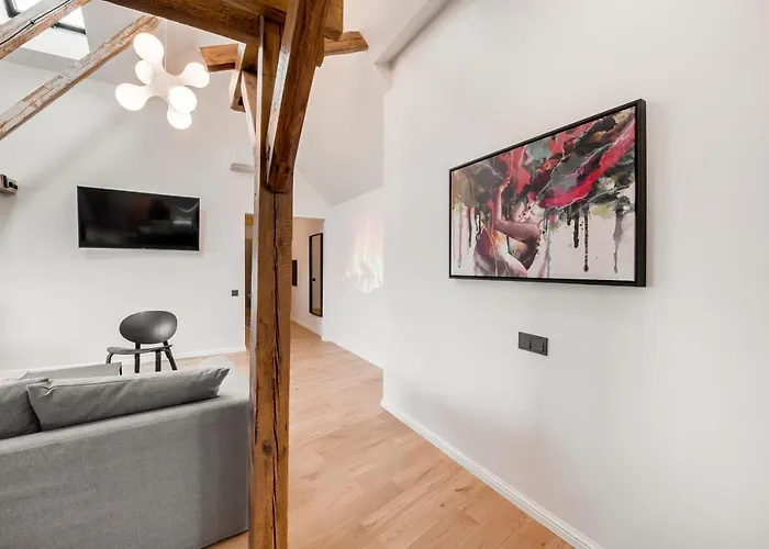 Apartment Big Design - Sleeps 12 - Location