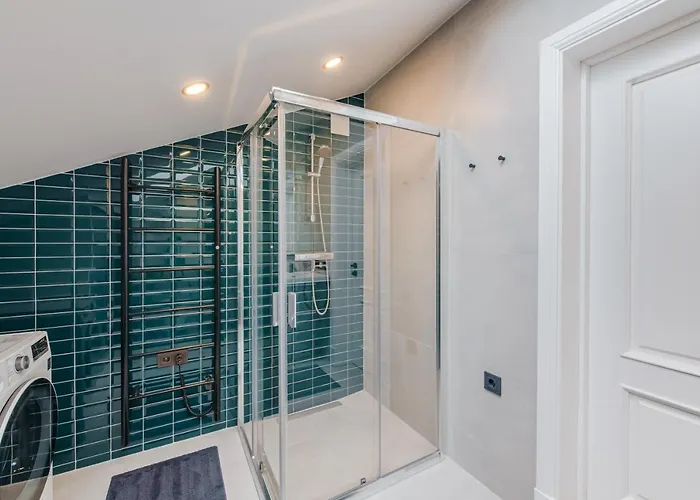 Apartment Big Design - Sleeps 12 - Location