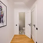 Big Design - Sleeps 12 - Location