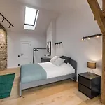 Big Design - Sleeps 12 - Location *