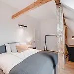 Big Design - Sleeps 12 - Location *