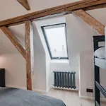 Big Design - Sleeps 12 - Location *