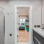 Big Design - Sleeps 12 - Location