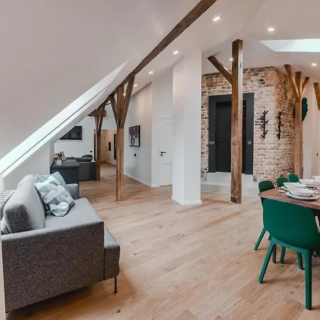 Big Design - Sleeps 12 - Location 公寓 里加