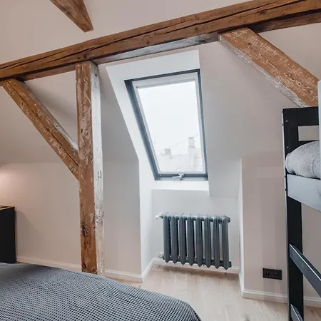 Big Design - Sleeps 12 - Location *